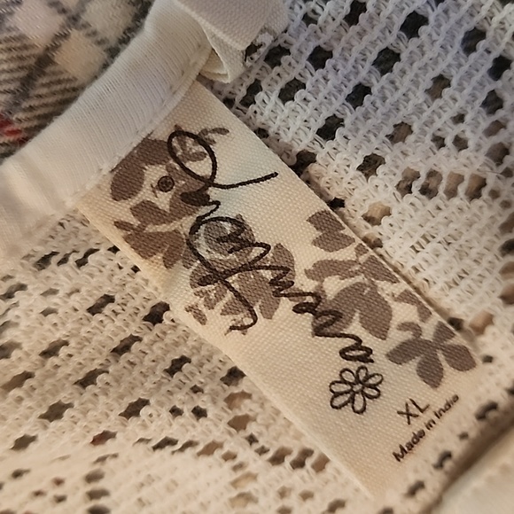 Adventura brand organic cotton Henley with lace yoke - Picture 3 of 4